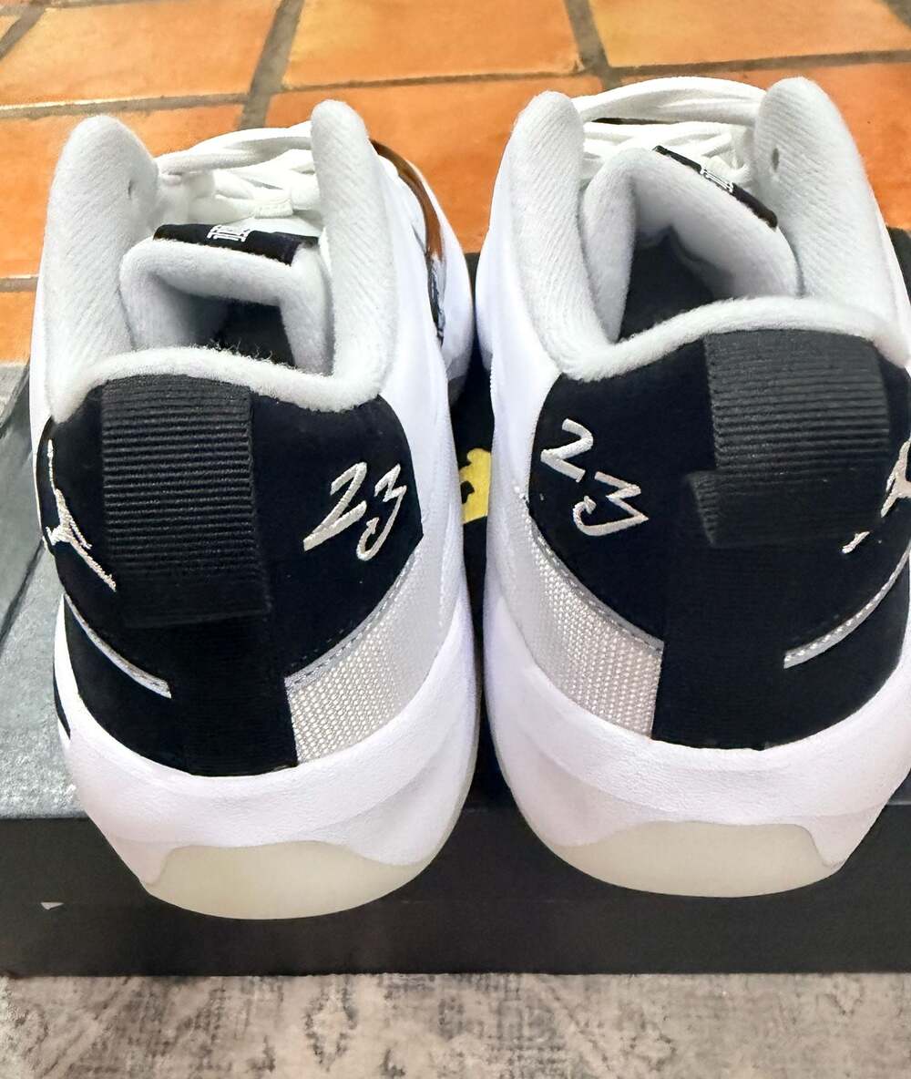Jordan Max Aura 7 Men's Shoes White/Black/Summit White - Picture 6 of 10